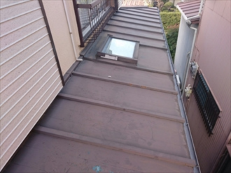 トタンでできた屋根